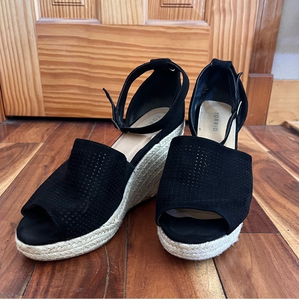 Torrid 11 Wide Perferated Espadrille Wedge Ankle Strap Casual Chic - Picture 2 of 10